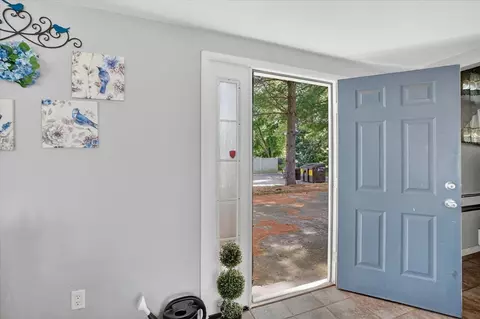 Entry Way - 1023 Evanston, Jackson, MI 49202 photo 1 of 3