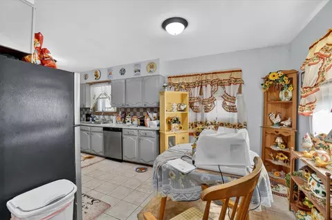 Kitchen - 1023 Evanston, Jackson, MI 49202 photo 5 of 5