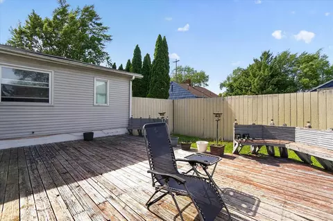 Exterior - 1023 Evanston, Jackson, MI 49202 photo 6 of 10
