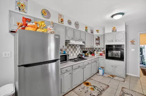 Kitchen - 1023 Evanston, Jackson, MI 49202 photo 2 of 5