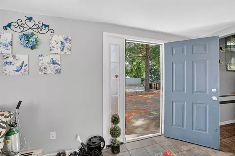 Entry Way - 1023 Evanston, Jackson, MI 49202 photo 2 of 3