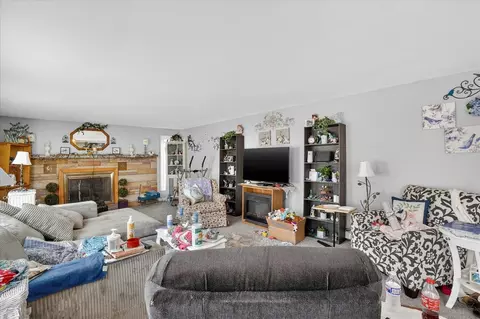 Living - 1023 Evanston, Jackson, MI 49202 photo 2 of 3