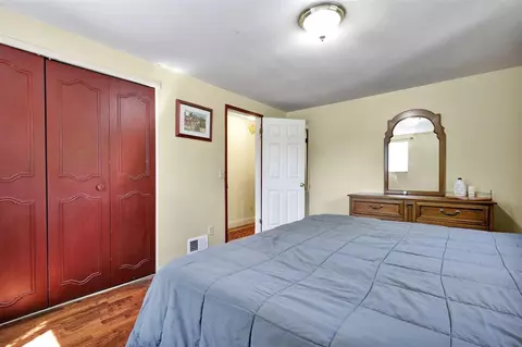 Bedroom - 4142 Rivershell, Lansing, MI 48911 photo 5 of 9