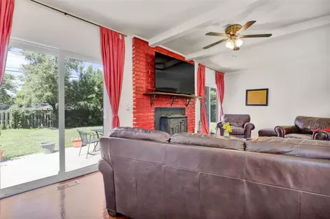 Living - 4142 Rivershell, Lansing, MI 48911 photo 2 of 4