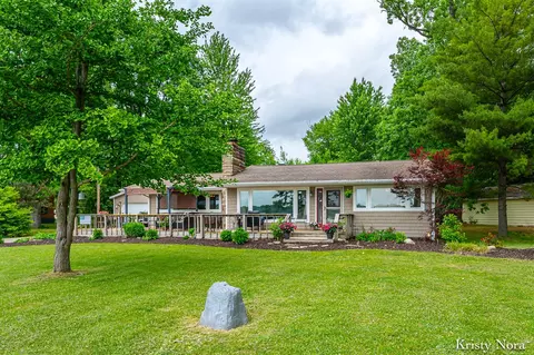 5937 E Pakes, Crystal, MI 48818 photo 2
