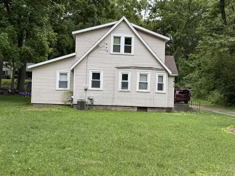 1615 Gilletts Lk, Jackson, MI 49201