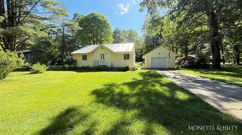 5966 Fowler, Twin Lake, MI 49457