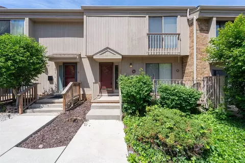 669 Oakbrook, Rochester Hills, MI 48307
