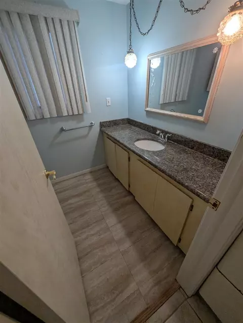 Bath - 11235 Common, Warren, MI 48093 photo 1 of 3