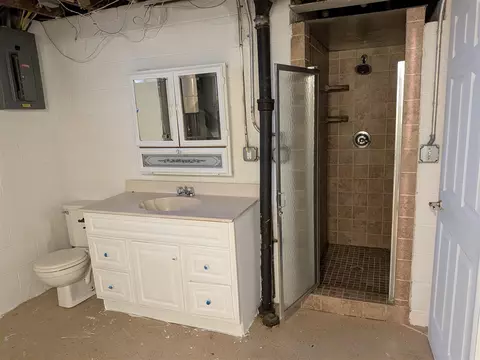 Bath - 11235 Common, Warren, MI 48093 photo 3 of 3