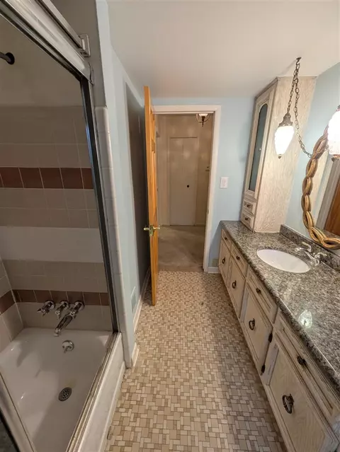 Bath - 11235 Common, Warren, MI 48093 photo 2 of 3