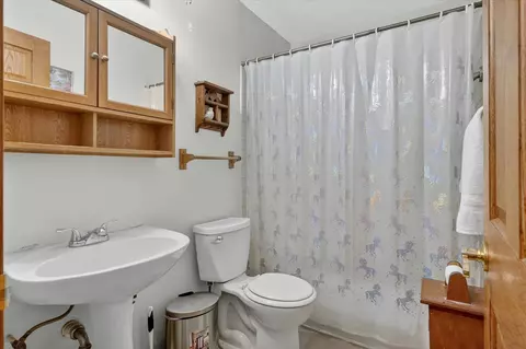 Bath - 2717 Fishbeck, Howell, MI 48843 photo 4 of 8