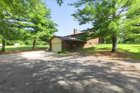 Exterior - 2717 Fishbeck, Howell, MI 48843 photo 4 of 17