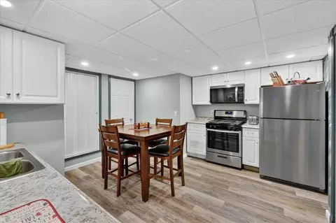 Kitchen - 2717 Fishbeck, Howell, MI 48843 photo 8 of 8