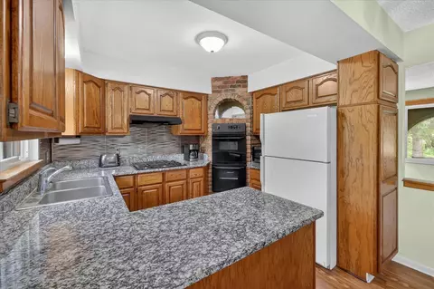 Kitchen - 2717 Fishbeck, Howell, MI 48843 photo 2 of 8