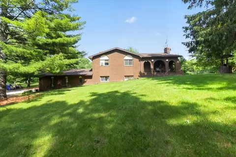 2717 Fishbeck, Howell, MI 48843