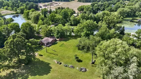 View/Area - 2717 Fishbeck, Howell, MI 48843 photo 2 of 12
