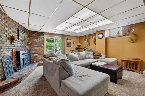 Living - 2717 Fishbeck, Howell, MI 48843 photo 4 of 5