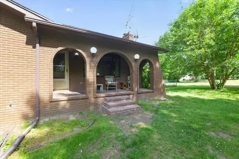 Exterior - 2717 Fishbeck, Howell, MI 48843 photo 6 of 17
