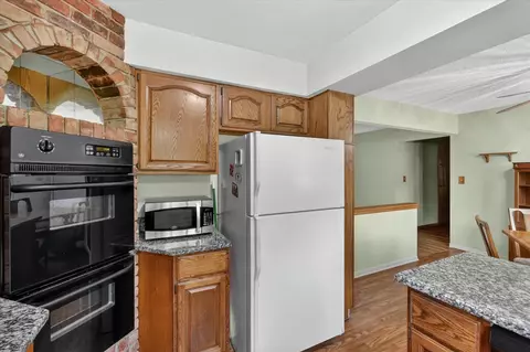 Kitchen - 2717 Fishbeck, Howell, MI 48843 photo 3 of 8