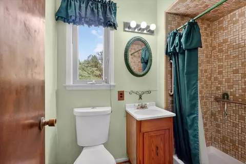 Bath - 2717 Fishbeck, Howell, MI 48843 photo 6 of 8