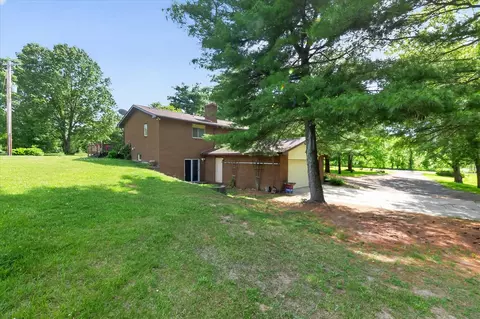 Exterior - 2717 Fishbeck, Howell, MI 48843 photo 9 of 17