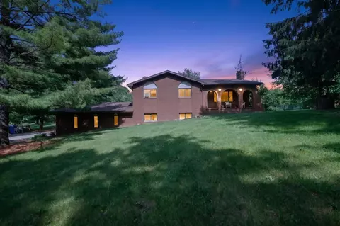Exterior - 2717 Fishbeck, Howell, MI 48843 photo 2 of 17