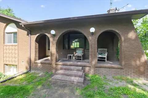 Exterior - 2717 Fishbeck, Howell, MI 48843 photo 7 of 17