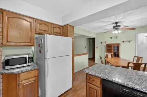 Kitchen - 2717 Fishbeck, Howell, MI 48843 photo 4 of 8
