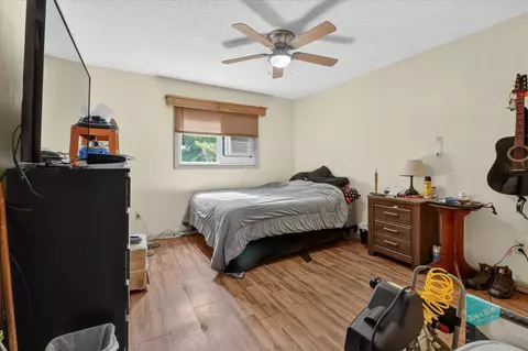Bedroom - 2717 Fishbeck, Howell, MI 48843 photo 2 of 10