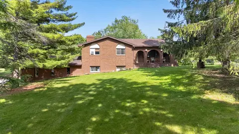 Exterior - 2717 Fishbeck, Howell, MI 48843 photo 5 of 17