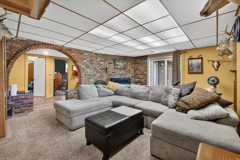 Living - 2717 Fishbeck, Howell, MI 48843 photo 5 of 5