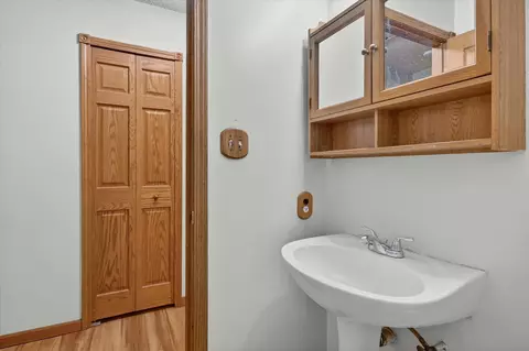 Bath - 2717 Fishbeck, Howell, MI 48843 photo 5 of 8