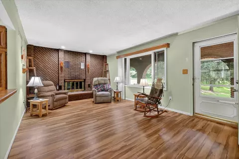 Living - 2717 Fishbeck, Howell, MI 48843 photo 2 of 5
