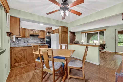 Dining - 2717 Fishbeck, Howell, MI 48843 photo 2 of 4