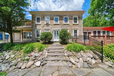 Exterior - 208 Glasgow, Jackson, MI 49201 photo 5 of 8