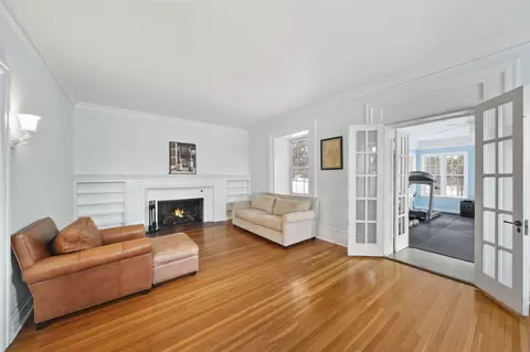 Living - 208 Glasgow, Jackson, MI 49201 photo 1 of 1