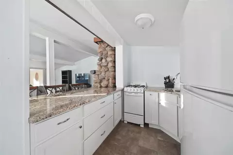 Kitchen - 208 Glasgow, Jackson, MI 49201 photo 2 of 3