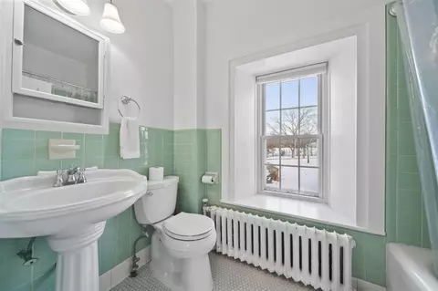 Bath - 208 Glasgow, Jackson, MI 49201 photo 2 of 4
