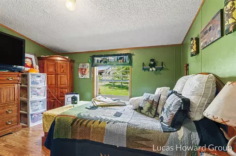 Bedroom - 8746 S Shepherd, Shepherd, MI 48883 photo 2 of 4