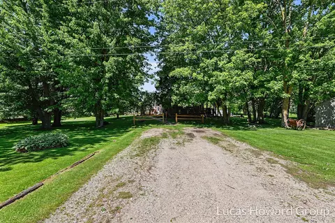 Exterior - 8746 S Shepherd, Shepherd, MI 48883 photo 8 of 10