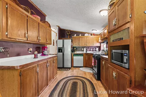 Kitchen - 8746 S Shepherd, Shepherd, MI 48883 photo 2 of 2