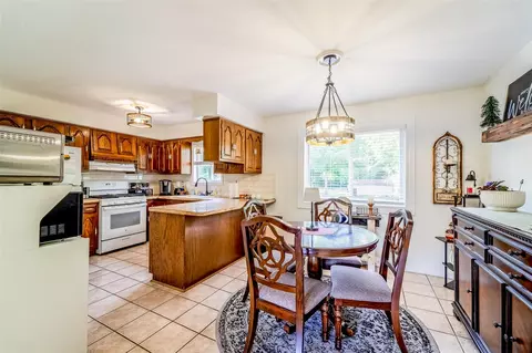 Dining - 39001 Wade, Romulus, MI 48174 photo 3 of 3
