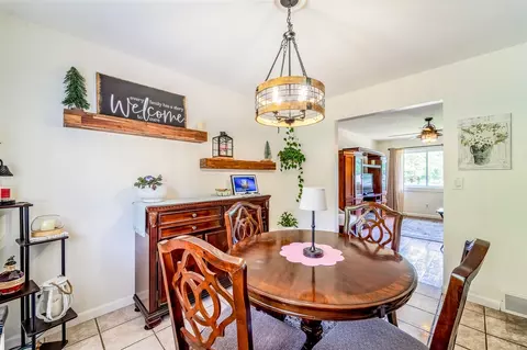Dining - 39001 Wade, Romulus, MI 48174 photo 2 of 3