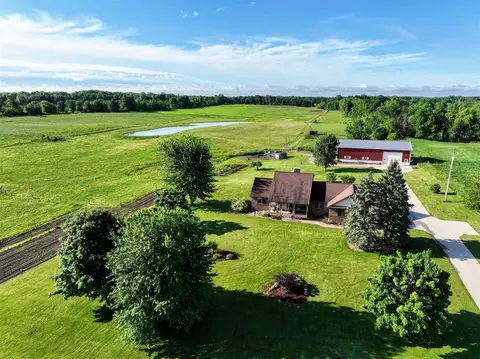 2189 W Vermontville, Charlotte, MI 48813