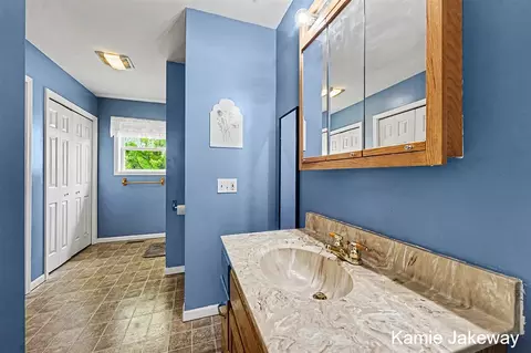 Bath - 836 Morgan, Belding, MI 48809 photo 2 of 3