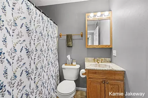 Bath - 836 Morgan, Belding, MI 48809 photo 1 of 3