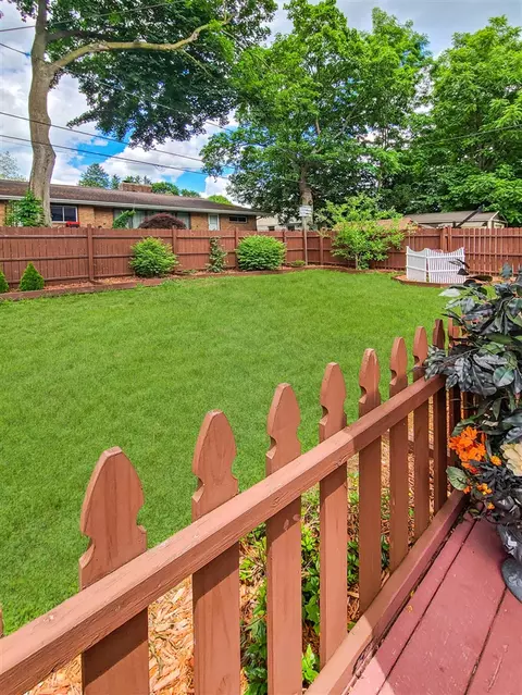 Exterior - 746 Oakridge, Jackson, MI 49203 photo 10 of 18