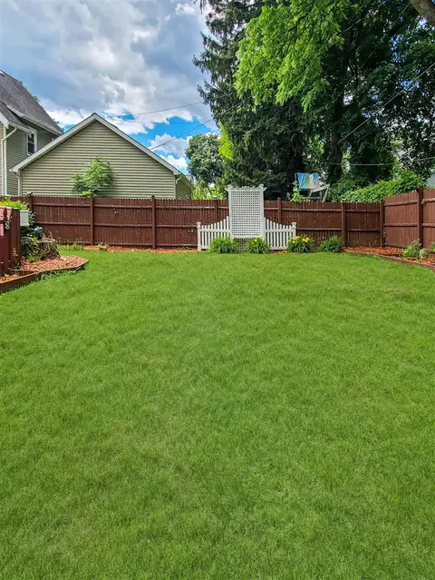 Exterior - 746 Oakridge, Jackson, MI 49203 photo 12 of 18
