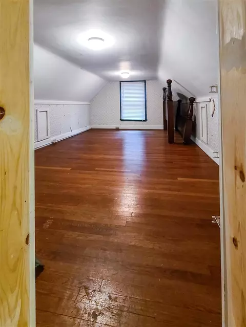 Bedroom - 746 Oakridge, Jackson, MI 49203 photo 2 of 5